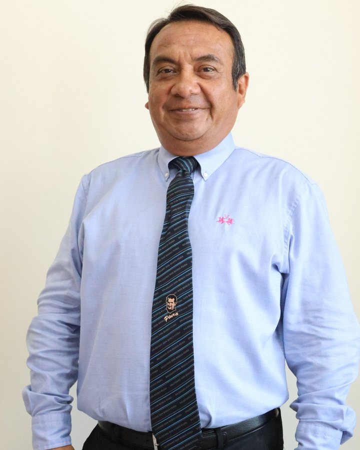 Mgtr. David Delfín Castillo Córdova, Administrador