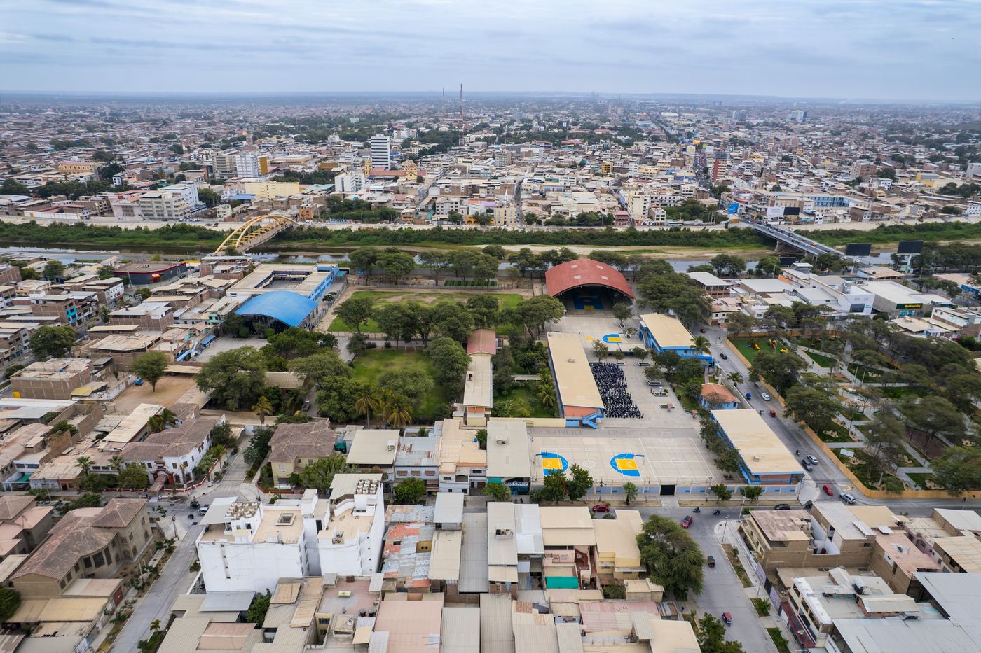 Vista aérea de Piura con el Colegio Salesiano Don Bosco
